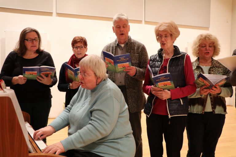 Sie sucht Ihn: Frau sucht Mann in Singen frauen treffen in singen